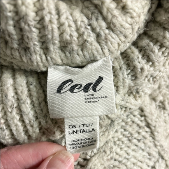 LED LUXE ESSENTIALS DENIM Cable Knit Turtleneck Poncho Cape Contrast Pockets - Picture 5 of 7